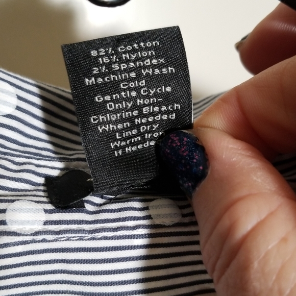 🍀Ann Taylor, gray & white striped shirt size 4 - Picture 4 of 9